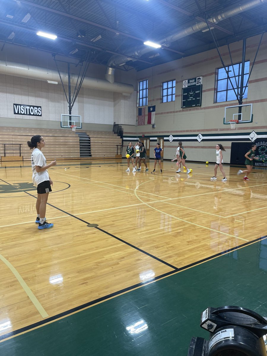 Opened up our skills session today with a game of dodgeball! 

#StrikeEm 🐍