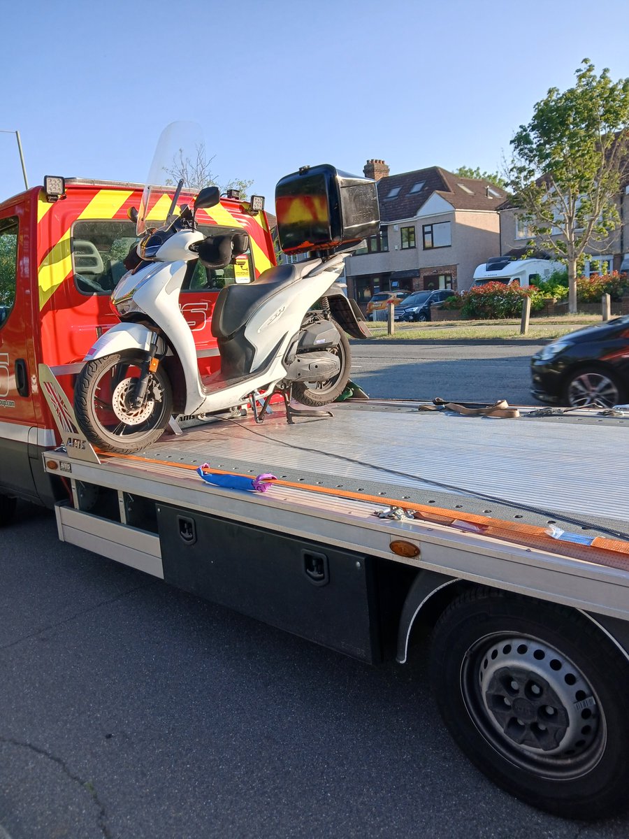 MPSSidcup's tweet image. The team pulled over a moped which showed no insurance. Turns out the rider also didn't have a driving licence. Reported for No Insurance and Driving Not in Accordance, vehicle seized ๐ต๐ฎโโ๏ธ๐ฎ๐ฎโโ๏ธ๐ฎ
