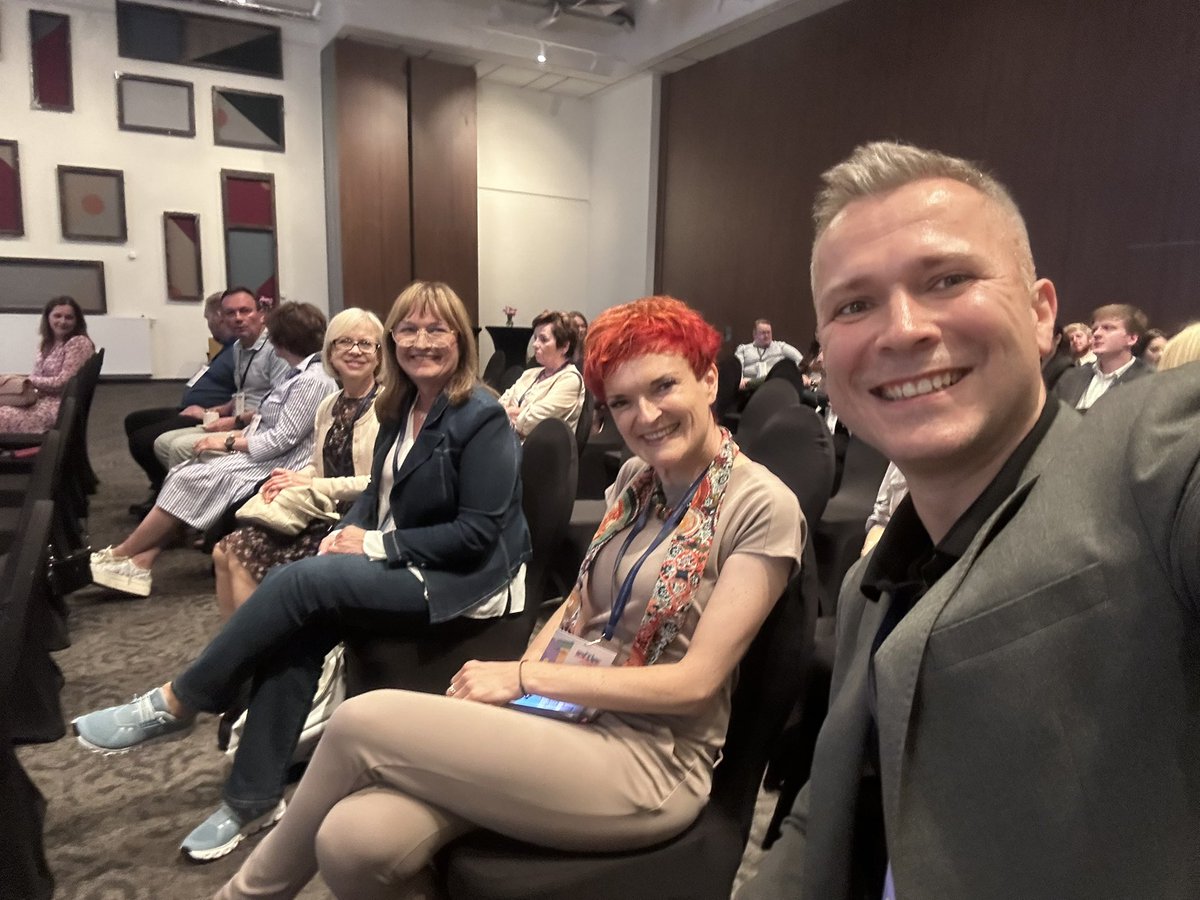 SiliconCage's tweet image. Biomaterials Chemistry Group at the seminar “At the Intersection of Chemistry, Biology, and Pharmacy” (June 15–18)! 👩🔬🧪
Great talks by our PhD students & a big congrats to Weronika Forysiak-Płoszka for winning the best talk award! 🎉
@WCh_UWr @uniwroc #biomaterials