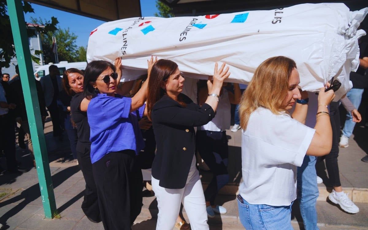 Dik rohibani sikadi Bir yigit dugonasinikiga kelib qaynonasini onasini sikishibdi.