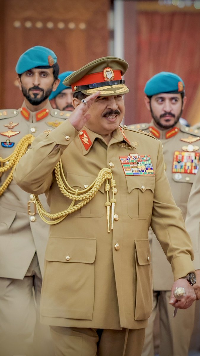 Humood_aljeeb's tweet image. فخورون بملكنا 👑 
واثقون بقيادتنا 🛡️ 
متنعمون بأمننا 🙏🏼
حفظ الله بحريننا 🇧🇭
#البحرين