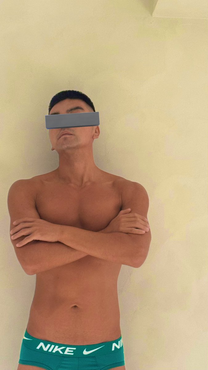 除了腹肌没有 其他应该高于素人平均分