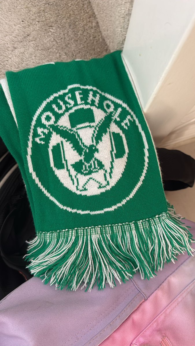 🟢 There is so much going on behind the scenes at the club, but today we had to put this scarf in the hands of a NEW SIGNING for the 1st team

More info.....soon