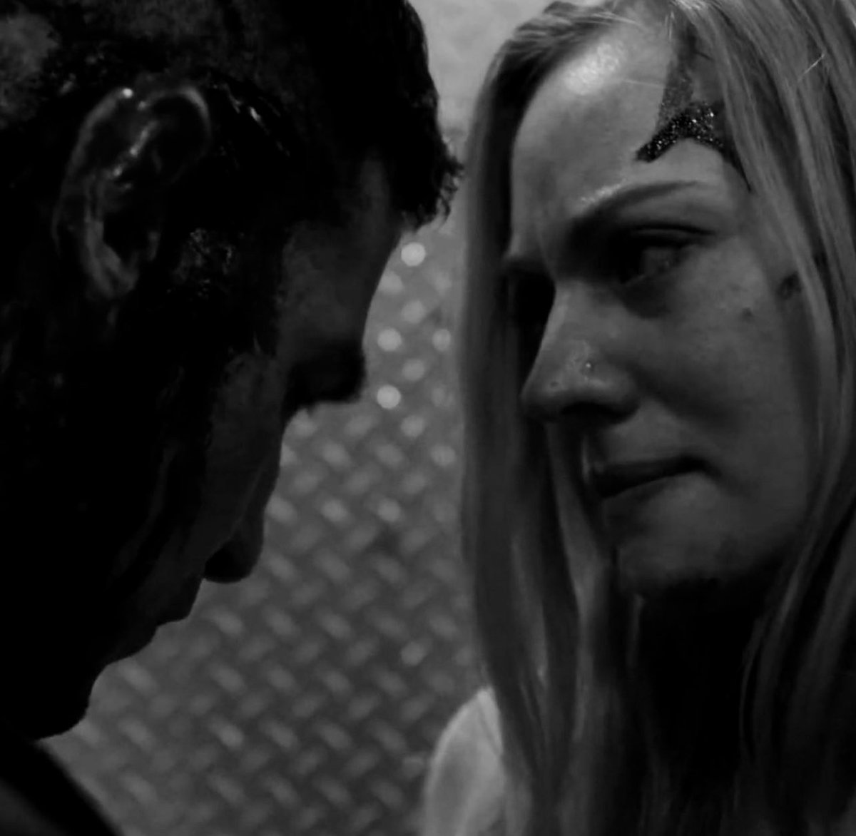 Kastle_supreme's tweet image. How do you explain to someone that he would literally die for her. But staying beside her to love her and be loved, is where he draws the line.