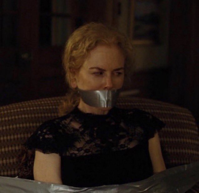 muddytrap's tweet image. La psicologa mentre la costringo ad ascoltare l’intro di Born to Die durante la seduta