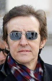 Quizás Ramoncin hoy, crítica los ataques al PSOE, porque negándo lo evidente, se libró de 4 años y 10 meses de cárcel, a pesar de que la Fiscalia mantuvo que, para procurarse un lucro ilícito, elaboró documentos para dar cobertura a la ilegítima salida de fondos que llevó a cabo.