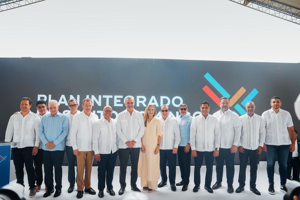 Inicia la construcción del Paseo 👟Deportivo del Malecón, parte del Plan Integral de Santo Domingo. Una importante obra que impulsará el bienestar de toda la ciudad🌴.

¡Felicito a <a href="/CarolinaMejiaG/">CarolinaMejiaG</a> por liderar esta valiosa iniciativa! 🇩🇴 #SantoDomingoAvanza