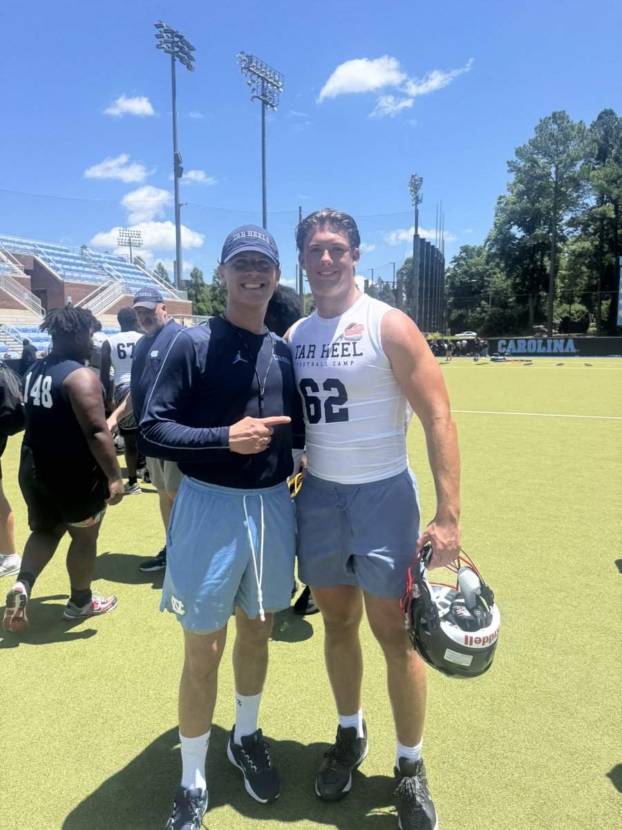 Benwalker16i4's tweet image. Amazing time @UNCFootball today!! Great coaching and a great experience.
Clips ⬇️@CoachChaim_BAT @BlaylockAndrew @stsebsfootball @CoachBurkeSebs @ExceedSPF