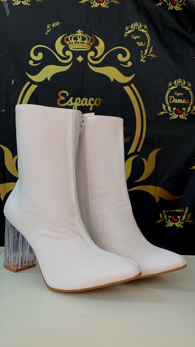 espaco_damas's tweet photo. Bota com o salto de cristal🔮 https://t.co/FUTFn6wJnS