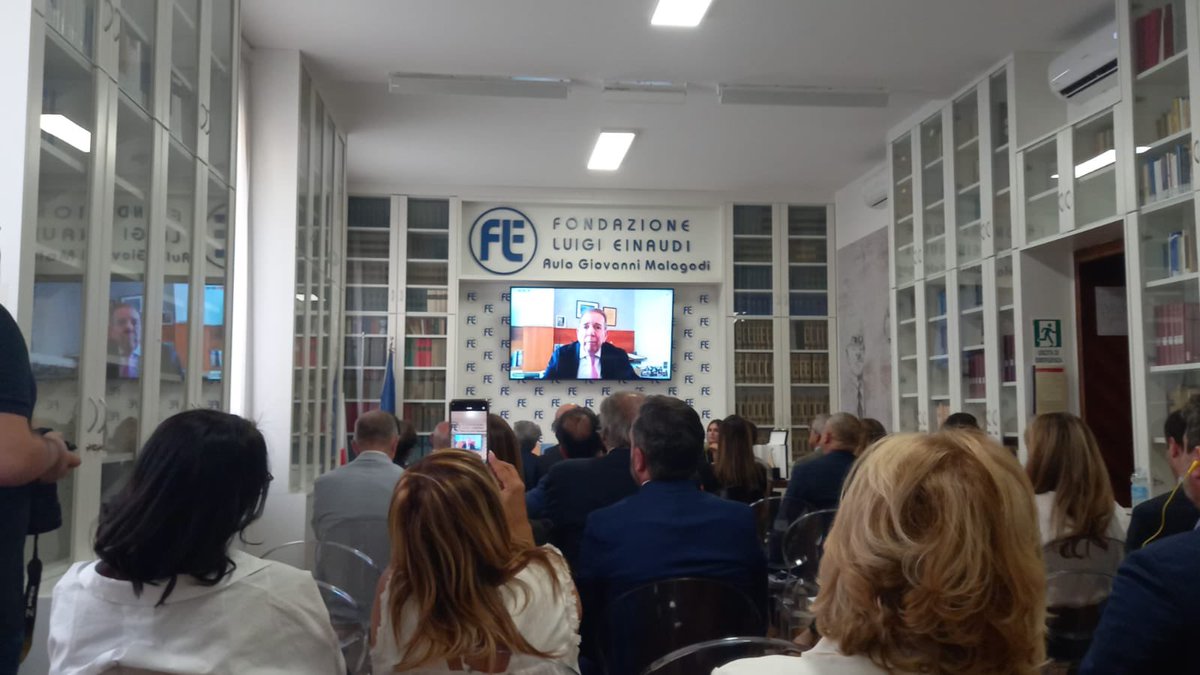 La Fundación Luigi Einaudi <a href="/fleinaudi/">Fondazione Luigi Einaudi</a> -institución italiana dedicada a la defensa de la democracia y la libertad- ha tenido la gentileza de distinguirme con un reconocimiento que recibo con profunda gratitud.

Este premio no lo recibo a título personal, sino como un homenaje al