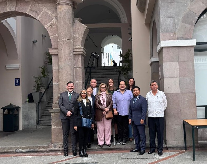 La <a href="/EmbaGuaEcuador/">Embajada de Guatemala en Ecuador</a>  participó en una reunión con los organizadores del Festival de Cine Ecuatoriano, TURICINE 2025 que se celebrará en Quito en julio de 2025.
🎥 🇬🇹 estará representado por el cineasta Javier del Cid, director de El Ojo y el Muro.
#DiplomaciaCulturalGT #TURICINE