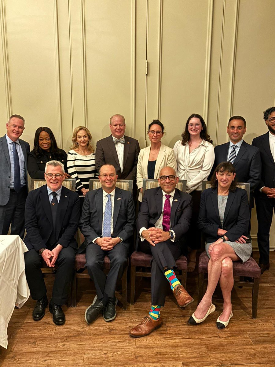 [ COMMUNIQUÉ ]
À l’occasion du congrès #BIO2025, le ministre <a href="/Cskeete/">𝘾𝙝𝙧𝙞𝙨𝙩𝙤𝙥𝙝𝙚𝙧𝙎𝙠𝙚𝙚𝙩𝙚</a> a annoncé plusieurs nouvelles d’envergure concernant le secteur québécois des sciences de la vie.
👉 bit.ly/45wyEdq

<a href="/CQDM_Canada/">CQDM</a> <a href="/TransBIOTech/">TransBIOTech</a> <a href="/MolForecaster/">Molecular Forecaster</a>  <a href="/BIO_Qc/">BIOQuébec</a> <a href="/lifesciences_bc/">Life Sciences BC</a>