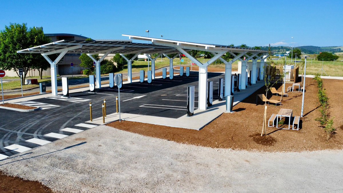 TeslaClubFrance's tweet image. ⚠️⚠️⚠️ Ouverture du Superchargeur de l’Aire de l’Aveyron (12)
Adresse : Les Vayssieres
Parking de l’aire de l’Aveyron station total
commerces et restaurants à proximité
Situé au croisement de l’A75 et de la N88
20 stèles en v4 250 kW
Accessible à tous !
⚠️⚠️⚠️