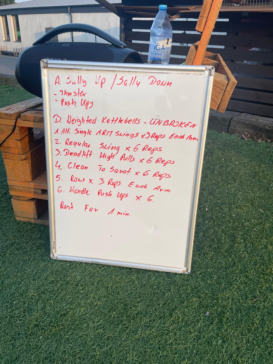 Treneiro nas nie oszczędza. Jeszcze tylko trening I można zaczynać weekend.🏋‍♂️ Ktoś chętny?
