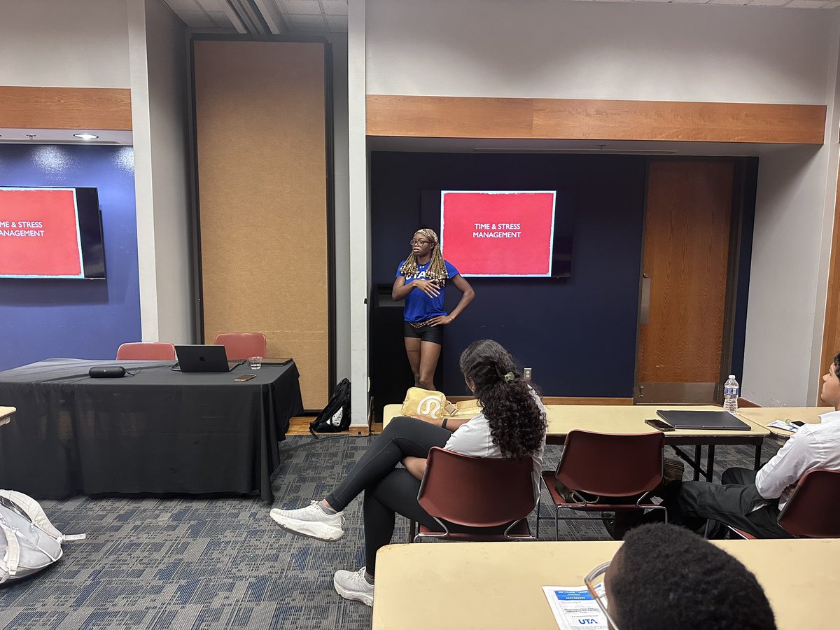 UTA_SA_Dev's tweet image. 🎤 This morning, our Maverick student-athletes showed UP and showed OUT at the C2C TRIO Career Speaker Session!
They dropped some real knowledge on what it’s like to balance college life and athletics sharing their journeys, challenges, and wins with local high school students.