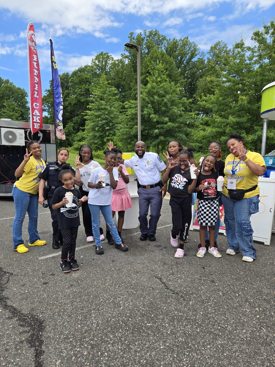 @BradburyHeights-PGCPS (@bradburyheights) on Twitter photo The BHES Athletics Dept Cheerleading Squad and Majorette Team participated in the 22nd Annual Capitol Heights Day Celebration. This was a great opportunity for the community to come together & celebrate
<a href="/CapitolHtsPD/">Town of Capitol Heights</a>
#bradburyheights #BHES #BHESPTOSQUAD #BHESEagles The BHES Athletics Dept Cheerleading Squad and Majorette Team participated in the 22nd Annual Capitol Heights Day Celebration. This was a great opportunity for the community to come together & celebrate
<a href="/CapitolHtsPD/">Town of Capitol Heights</a>
#bradburyheights #BHES #BHESPTOSQUAD #BHESEagles