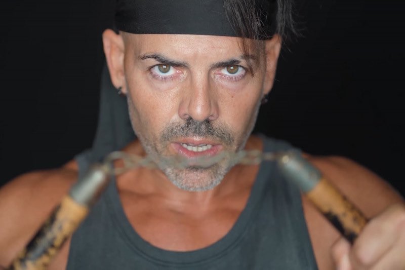 Desde foros incel hasta “artistas del ligue”, la inseguridad juvenil se monetiza y compone políticamente en un sentido reaccionario. Aquí una serie sobre lo que la manosfera explica de los jóvenes y del mundo en el que se desenvuelven. #antifeminismo 
ctxt.es/es/20250601/Po…