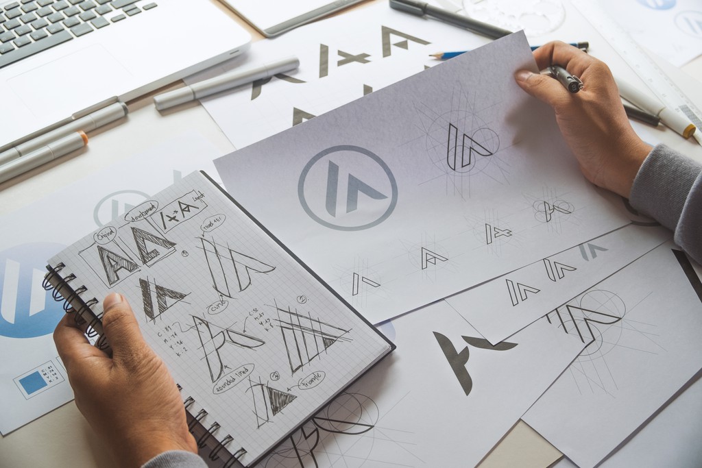 Fearlessly_T's tweet photo. Take the time to find a designer who understands your vision. Work with them to create a logo that will make your brand memorable &amp; stand the test of time.

Qs to ask &amp; more 👉 https://t.co/OulhZGcCSj

#SmallBusinessMarketing #Branding #Identity https://t.co/QCLeqOULnc