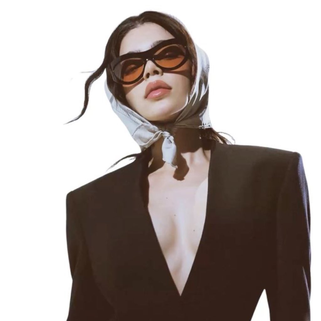 Kenia OS es reconocida por el CEO de Sony Music como un acto importante en la escena musical en la región de Latinoamérica.