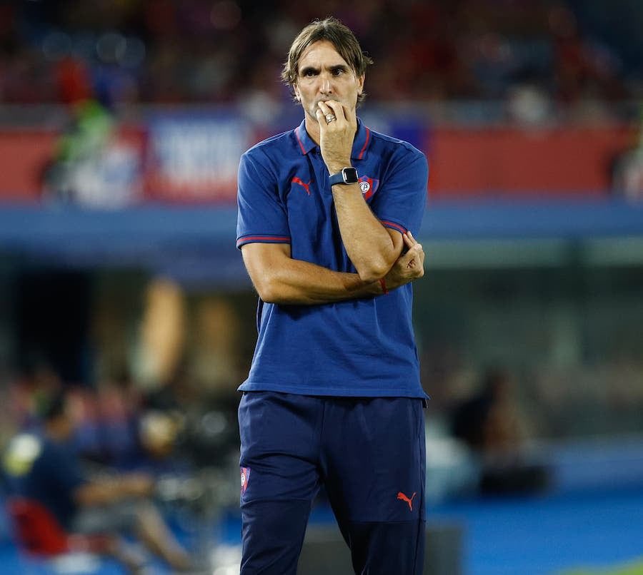 Diego Martínez, DT de Cerro ahora en vivo en Radio La Red 🇦🇷

Los puestos que necesito son:

Lateral derecho
Central y lateral izquierdo 
Un interno mixto
Un enganche punta (como me gusta llamarlo a mi) 
Un centro delantero 
Un segunda punta o extremo

Le consultaron por Alan