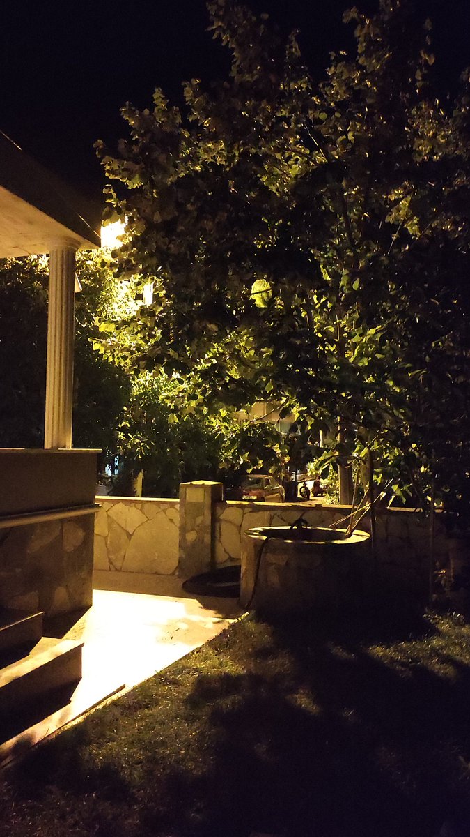 Okullar kapanınca İstanbullular (!) gelecekmiş. Ortalık sessizken otur dedi.