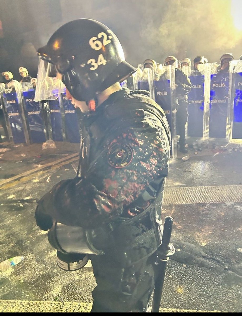 Polise Kezzap Atan 100 Bin TL Maaş Alıyor, Kezzap Atılan Polis 53 Bin TL Alıyor ve Buna Adalet Diyorlar
 #polisimdatDiyor