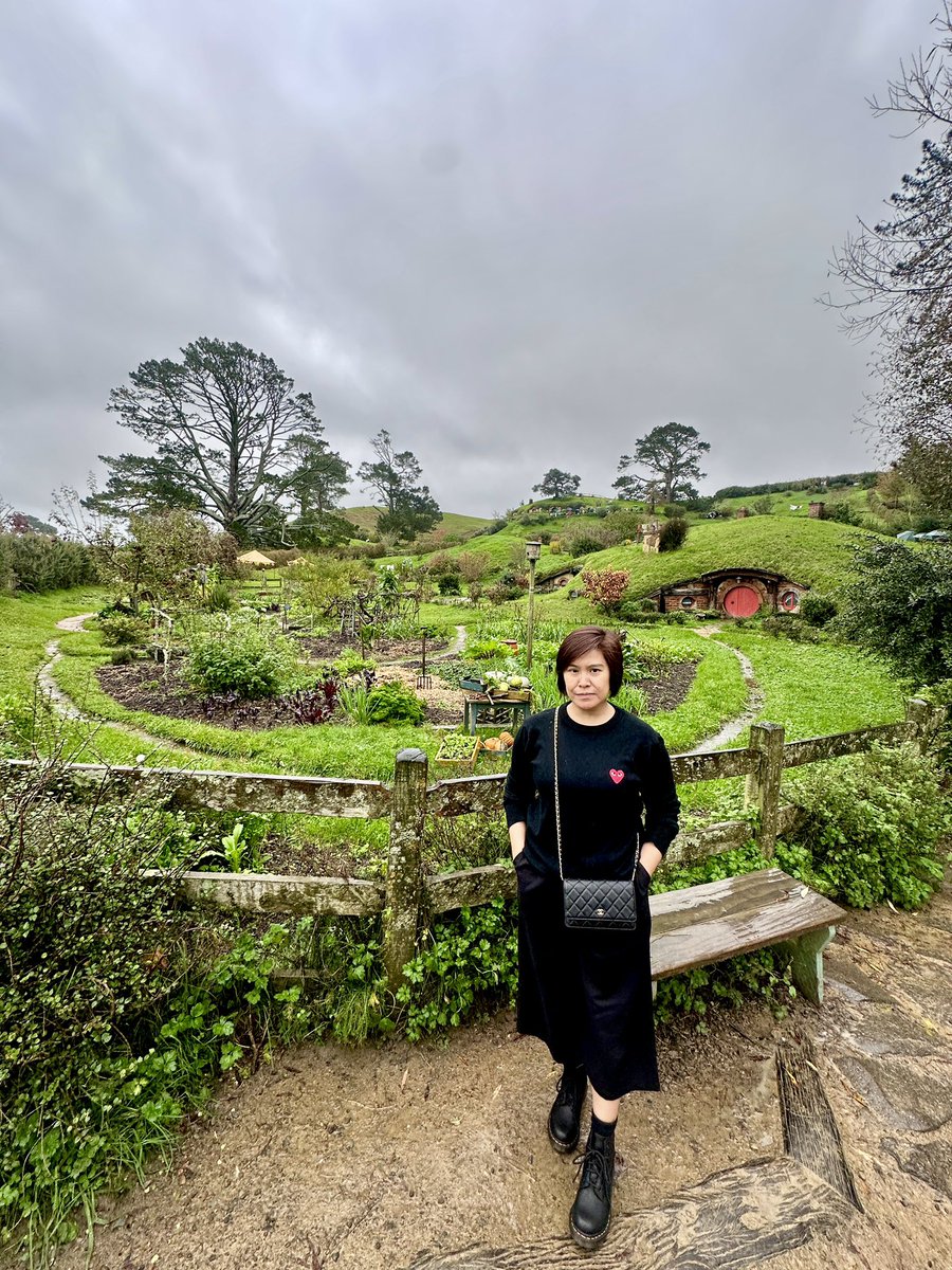 essieheart's tweet photo. Hobbiton. 🪄 https://t.co/emi6KcUkAb