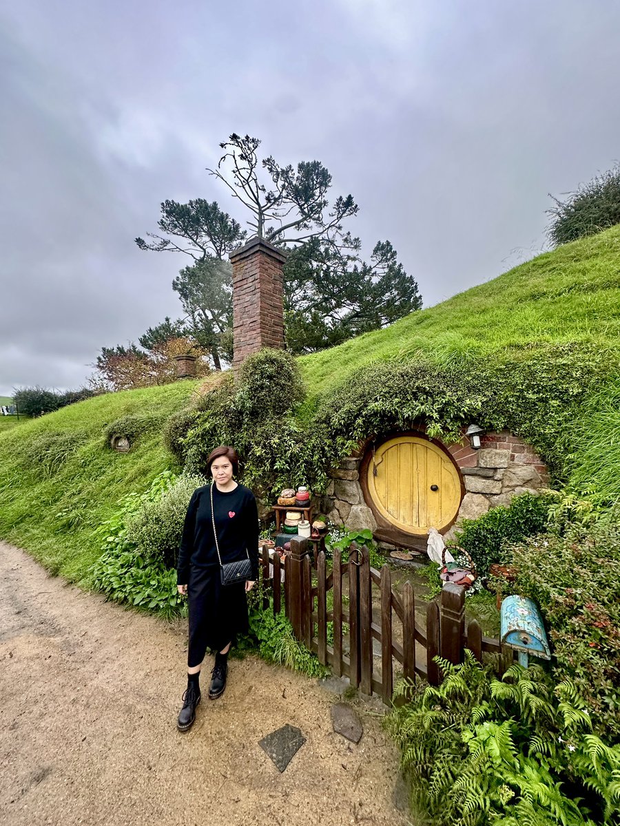 essieheart's tweet photo. Hobbiton. 🪄 https://t.co/emi6KcUkAb