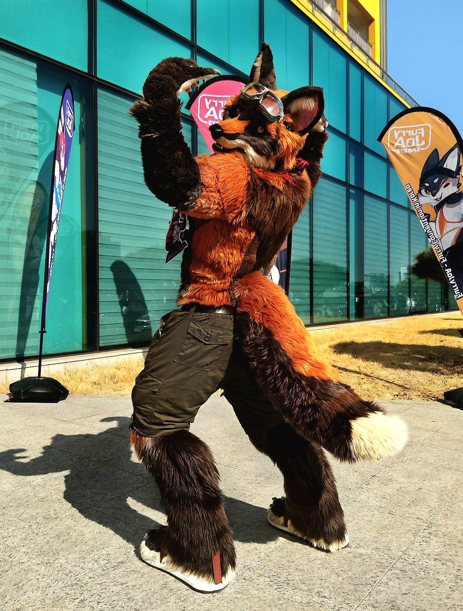 #FursuitEverday
멋진 등! 😤