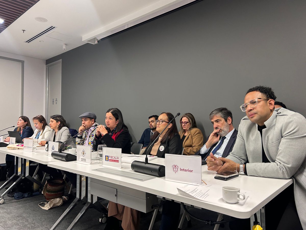 Participamos con <a href="/UEenColombia/">Unión Europea en Colombia 🇪🇺</a> en encuentro con personas defensoras, se analizan estrategias para fortalecer seguridad y garantizar entorno propicio para su trabajo valiente y comprometido en defensa de los derechos humanos. Acompañan🇨🇴🇺🇳🇪🇺 🇩🇪🇦🇹🇳🇱🇫🇷🇩🇰🇳🇴🇧🇪
#DefendamosLaVida