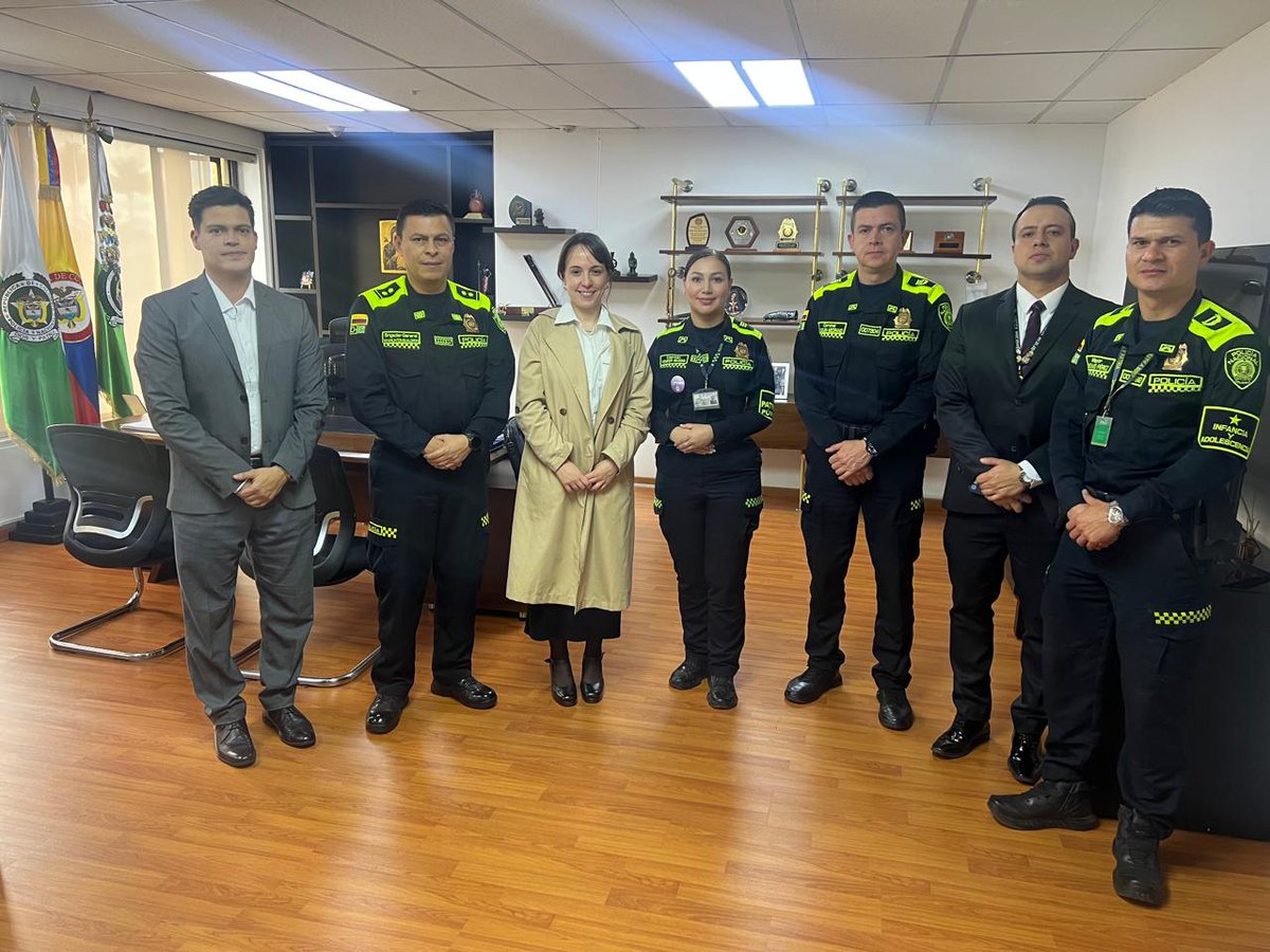 🤝 Avanzamos con la <a href="/PoliciaColombia/">Policía de Colombia</a> en compromisos concretos por la niñez: llevamos la política pública de acceso a la justicia a los territorios, fortalecemos la prevención de delitos sexuales contra niñas, niños y adolescentes, y articulamos medidas de protección más