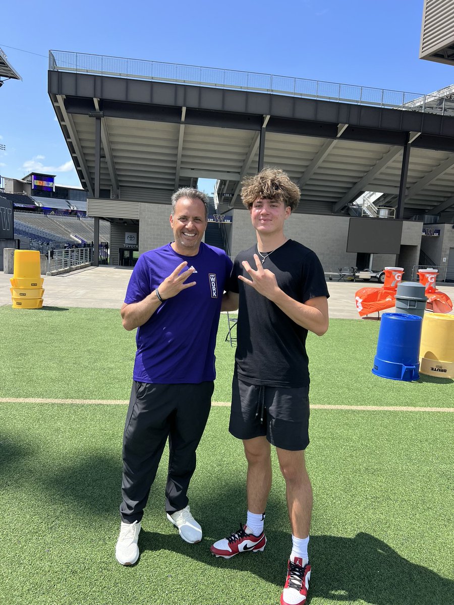 CadenJonesss1's tweet image. Had a great visit to Washington big thanks to @CoachJimmieD @UW_Football @CoachJeddFisch @GregBiggins @ChadSimmons_ @BrandonHuffman @TheUCReport @adamgorney @BlairAngulo @Zack_Poff_MP