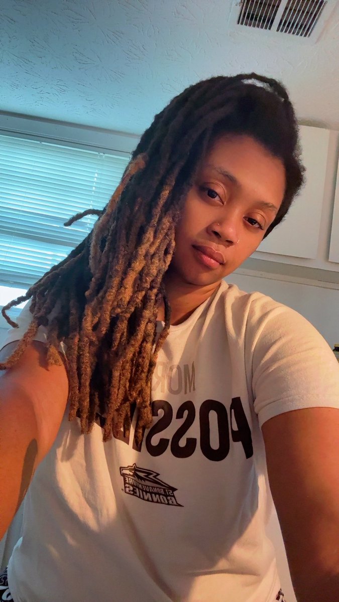 daizyflowersss's tweet image. Big hair, no care 💛 #womenwithlocs