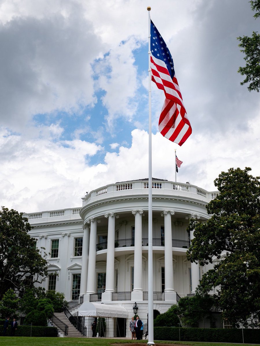 One Big Beautiful Pole! Old Glory 🇺🇸🫡 #WhiteHouse