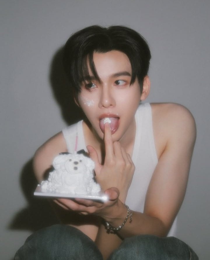 jimluvsohm's tweet image. From now on, the official titles for @ohmkrit are:

  ○ diva uke
  ○ queen
  ○ MOTHER
  ○ khun nhu
  ○ angel
  ◉ all of the above 

.  ̥⁺⋆ ꒰ #ohmkrit ꒱ ꪆৎ