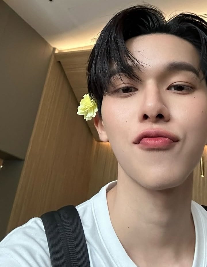 jimluvsohm's tweet image. From now on, the official titles for @ohmkrit are:

  ○ diva uke
  ○ queen
  ○ MOTHER
  ○ khun nhu
  ○ angel
  ◉ all of the above 

.  ̥⁺⋆ ꒰ #ohmkrit ꒱ ꪆৎ