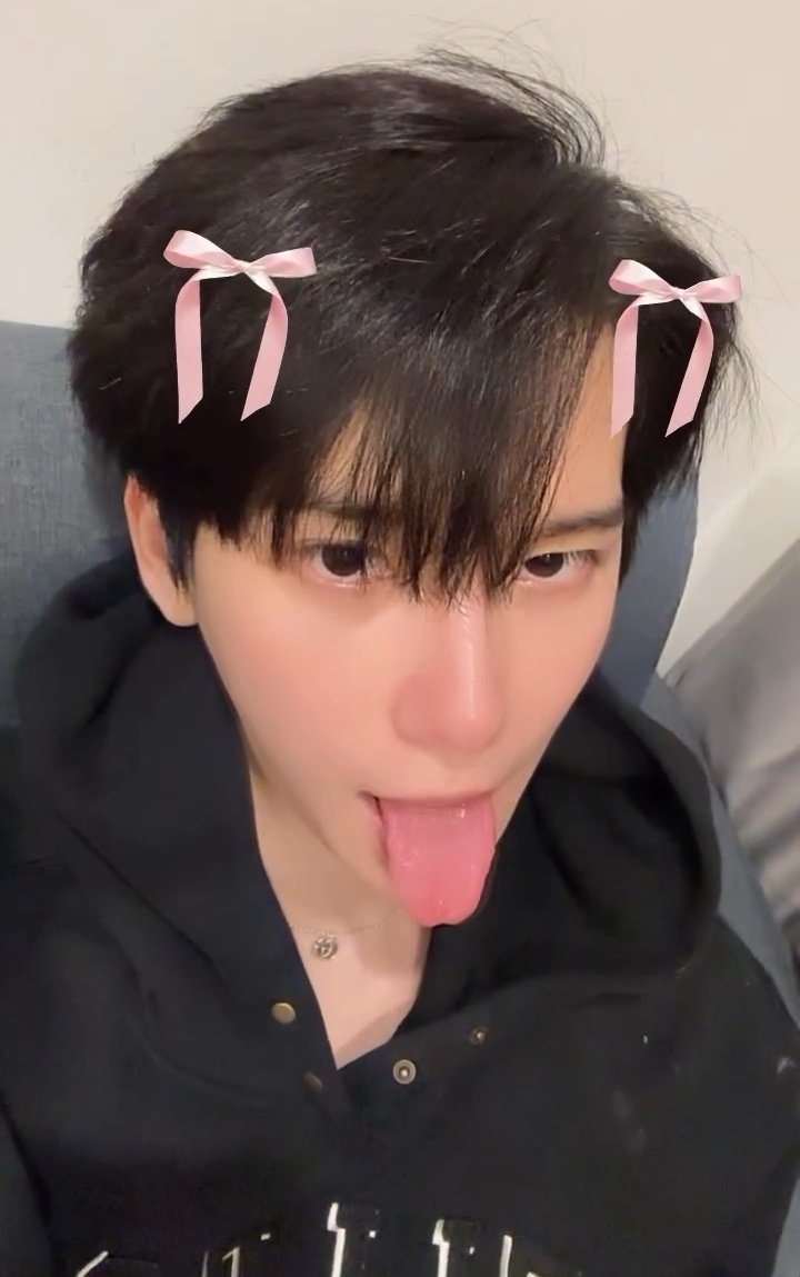 jimluvsohm's tweet image. From now on, the official titles for @ohmkrit are:

  ○ diva uke
  ○ queen
  ○ MOTHER
  ○ khun nhu
  ○ angel
  ◉ all of the above 

.  ̥⁺⋆ ꒰ #ohmkrit ꒱ ꪆৎ