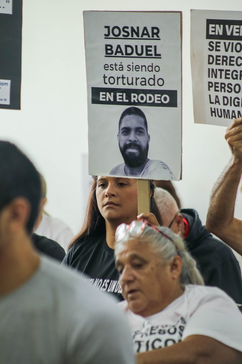 Hoy acompañé a familiares de presos políticos en una rueda de prensa en Caracas.

Fui a nombre de mi familia y de mis cuatro hermanos pequeños, a exigir la liberación de mi padre, Juan Pablo Guanipa, quien lleva más de tres semanas injustamente detenido, incomunicado, sin acceso