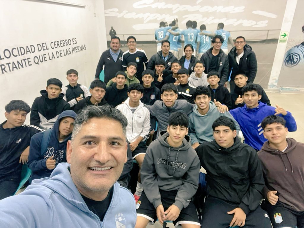 Charla de #IDENTIDADCELESTE para los futbolistas del grupo selectivo sub16 del <a href="/ClubSCristal/">Club Sporting Cristal</a> con la finalidad de fortalecer los valores y el sentido de pertenencia en nuestros deportistas.
#FuerzaCristal