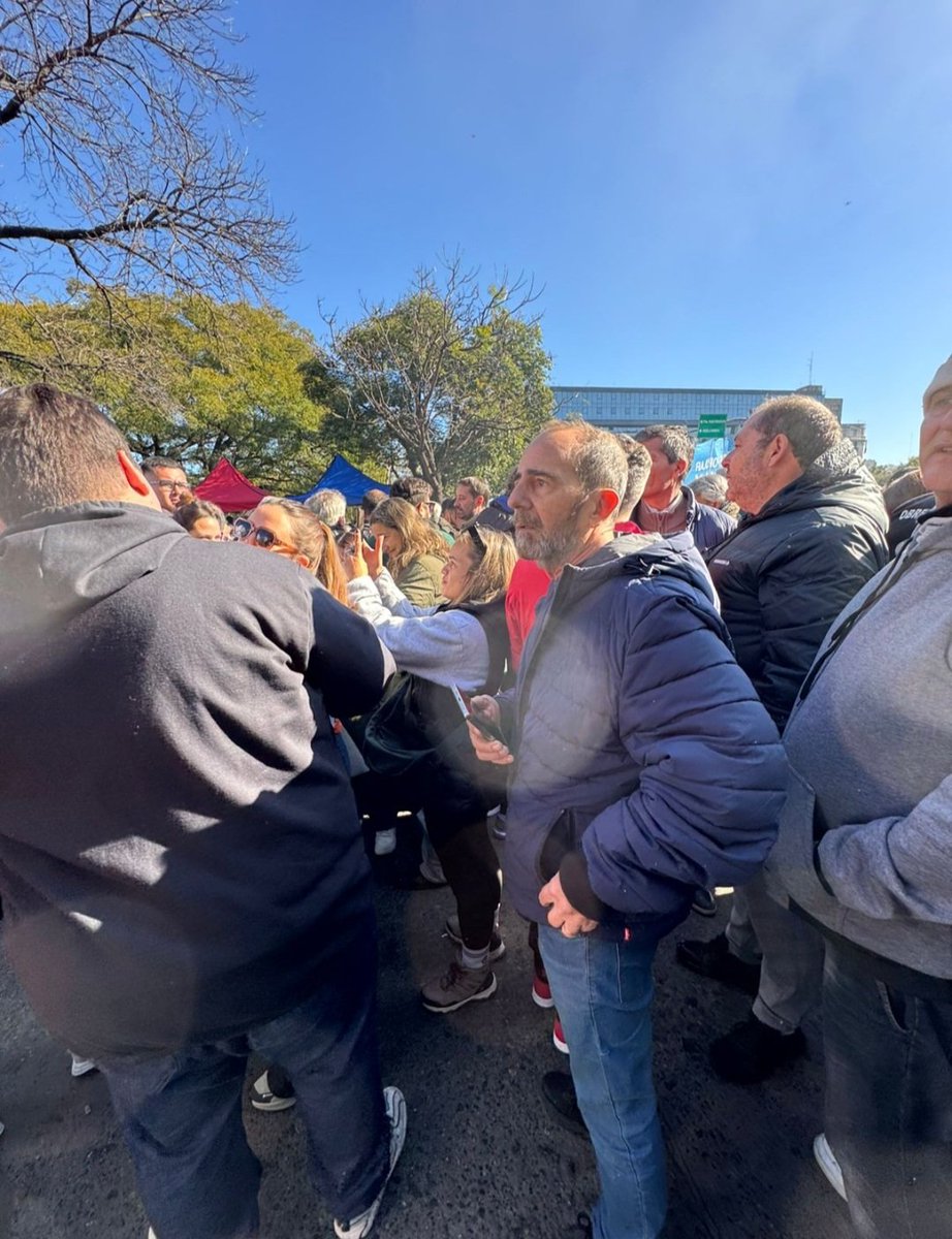 Presentes con el <a href="/MOVIMIENTODAF/">Movimiento Derecho al Futuro</a> en apoyo  a <a href="/CFKArgentina/">Cristina Kirchner</a> 
<a href="/patriaeselotrok/">La Patria es el Otro</a> 
#LaRucci17deNoviembre