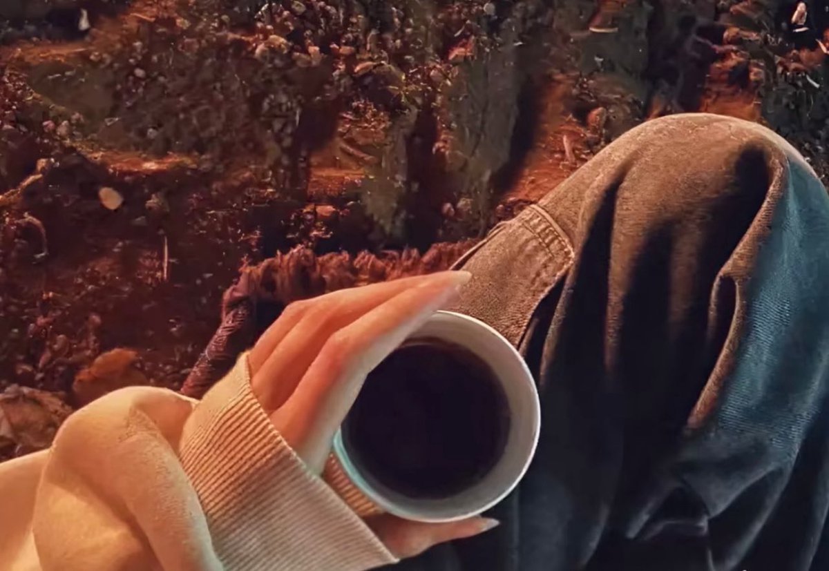 أنت الرقم مئة و خمسون بحياة الشخص 
إللي أنت مخليه رقم واحد بحياتك .