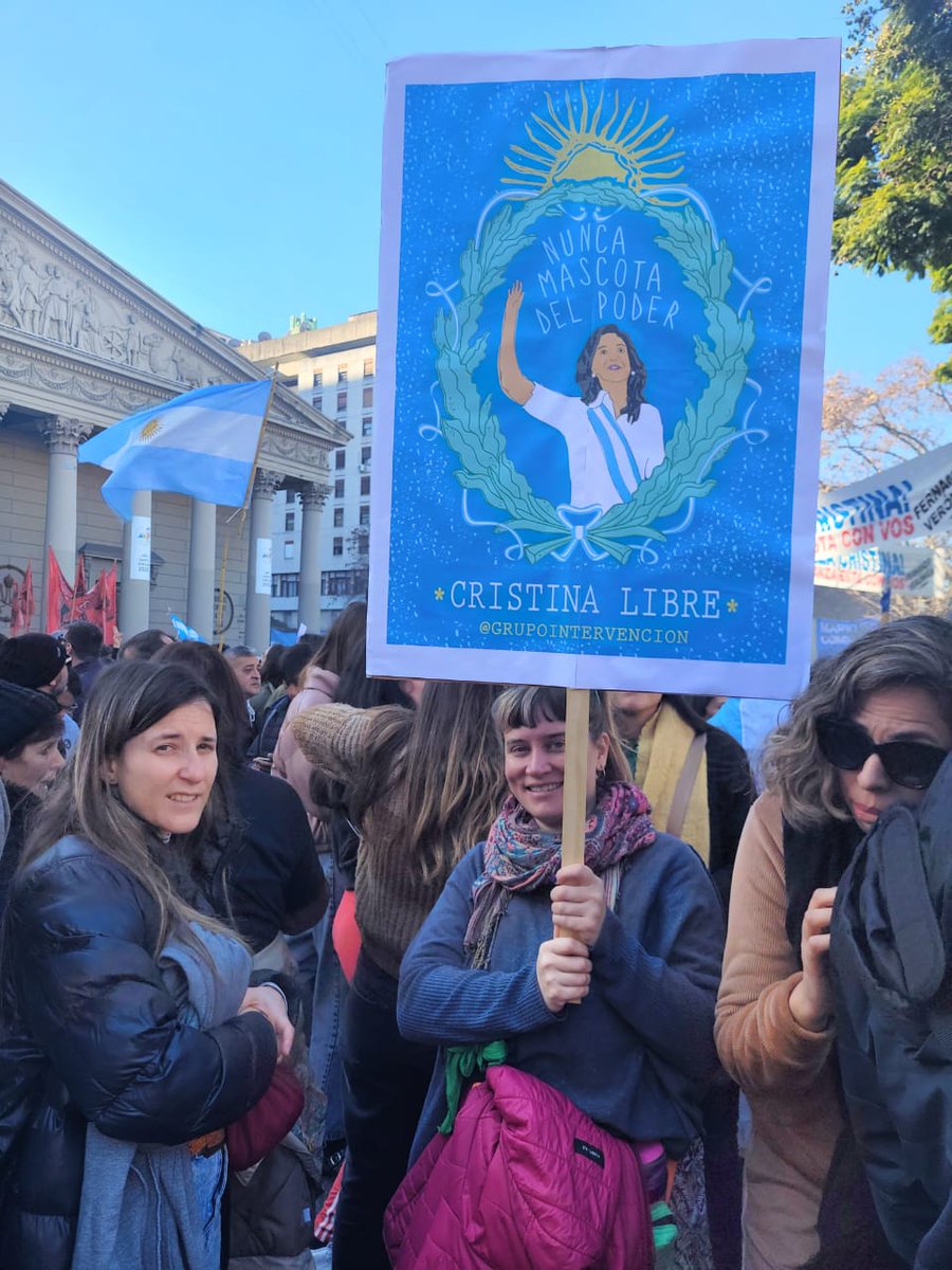 evoespueblo's tweet photo. No se puede proscribir el cariño del pueblo. Ninguna sentencia podrá borrar de la memoria colectiva esa década de dignidad, prosperidad y justicia social que vivió Argentina. 

Toda nuestra solidaridad con la hermana Cristina Fernández de Kirchner y nuestro respeto al pueblo argentino movilizado por la verdad y la democracia.