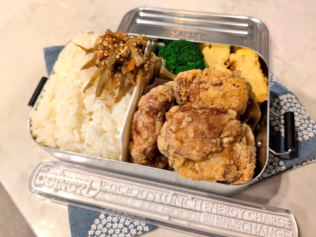 musuko2riobento's tweet photo. 2025/6/16(月)17(火)18(水)
カツ丼🍱
豚キムチーズ🍱
唐揚げ弁当
(火)(水)は、前日の突然夕ごはんキャンセルで　前日の夕ごはんスライド🍚
唐揚げお弁当では嫌だと言われてたけど
完食でした😊
おともだちがうちのお弁当美味しいって言ってるよって言ってたから
おともだちに弁当🍱スライド？🥴🤔🤣 https://t.co/K3QL45K7tk