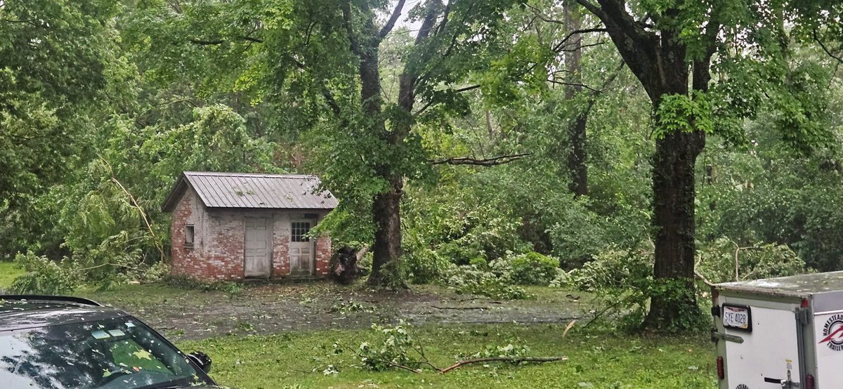 iTavman's tweet photo. @nwsiln at least six trees down SR4 and Weaver Rd in Germantown. https://t.co/IkGMrELui7
