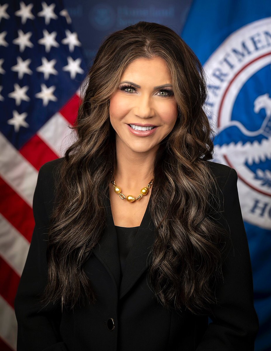 amore_orless's tweet image. Transphobic and anti-immigration all while spending thousands to make herself Latina