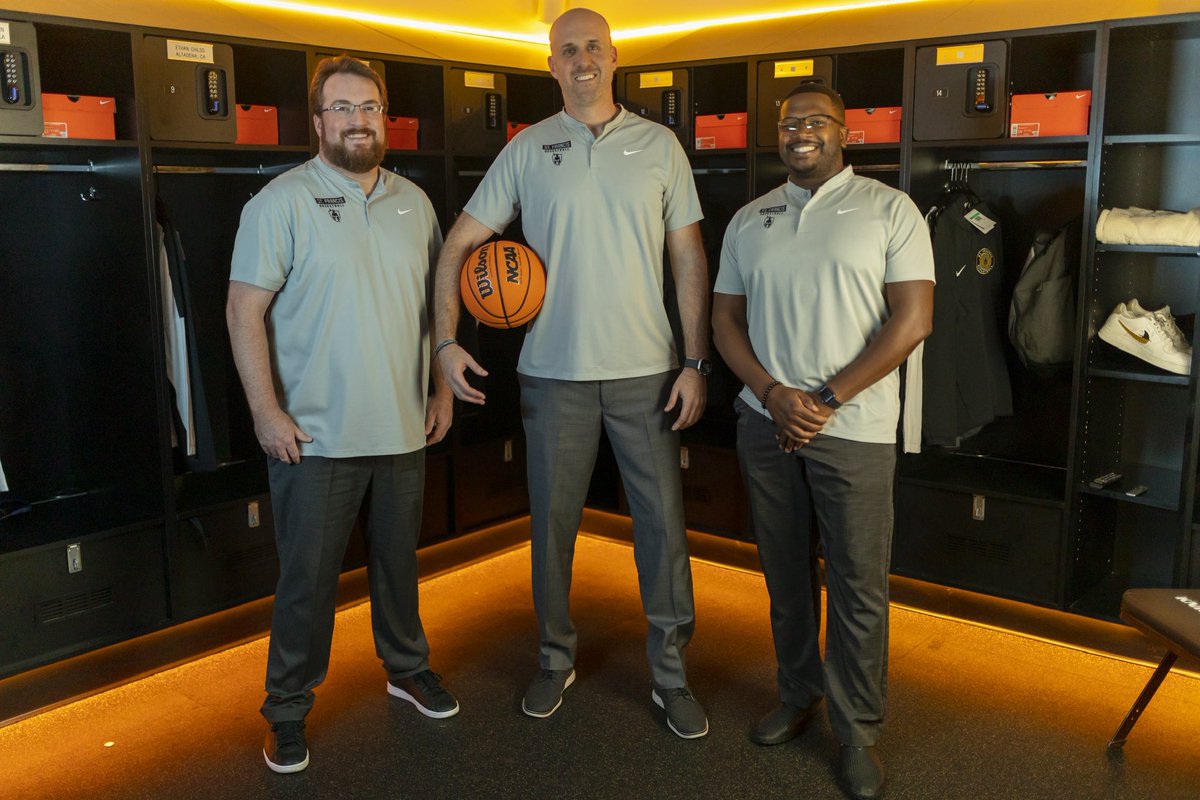 CoachWolfson's tweet image. Huge congrats to Coach Jason Weatherall on becoming the new head coach at Burroughs! Proud of you and excited for what’s next! 🏀 They’re getting a great coach—and an even better man. @JWtheCoach