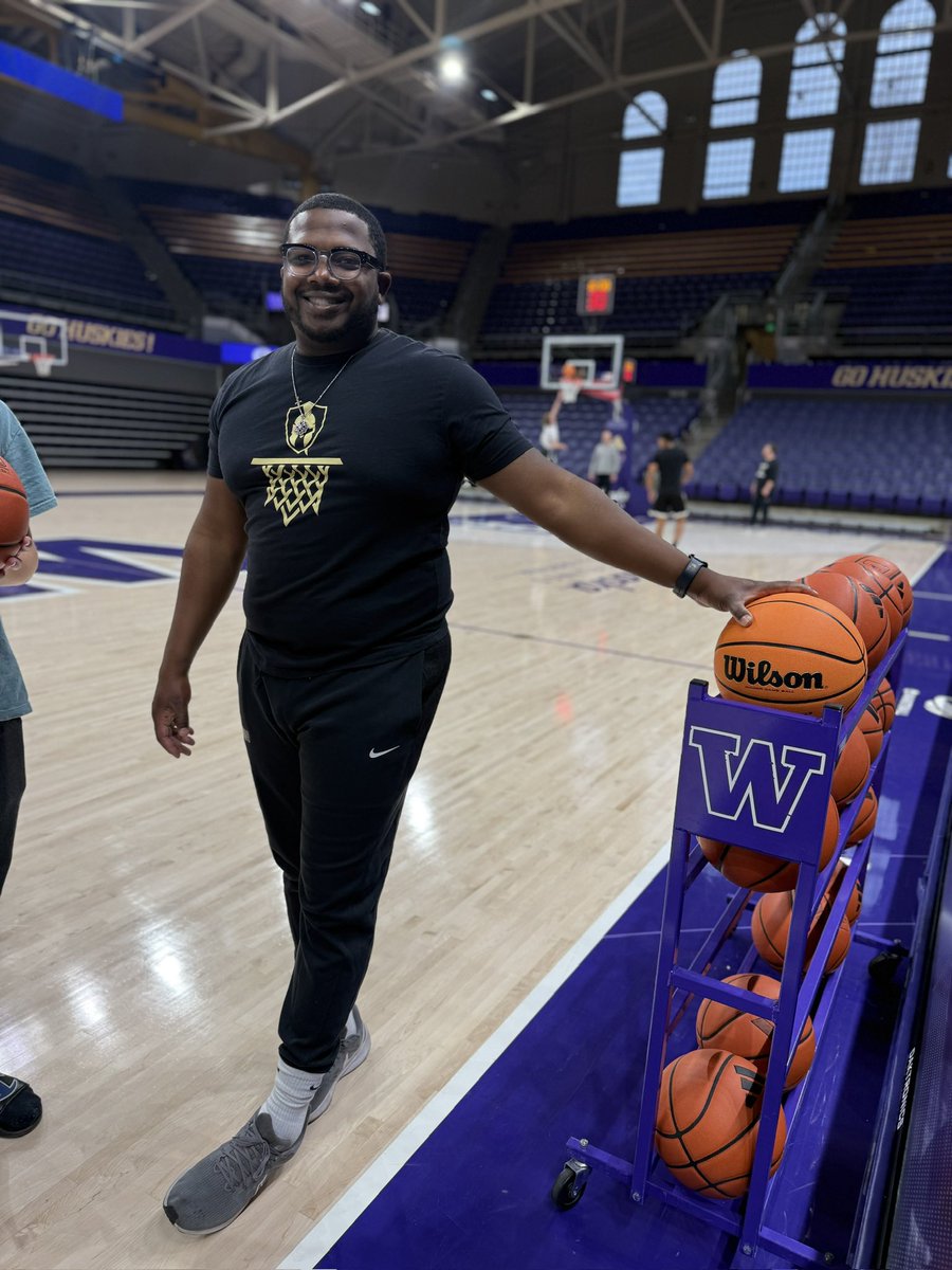CoachWolfson's tweet image. Huge congrats to Coach Jason Weatherall on becoming the new head coach at Burroughs! Proud of you and excited for what’s next! 🏀 They’re getting a great coach—and an even better man. @JWtheCoach