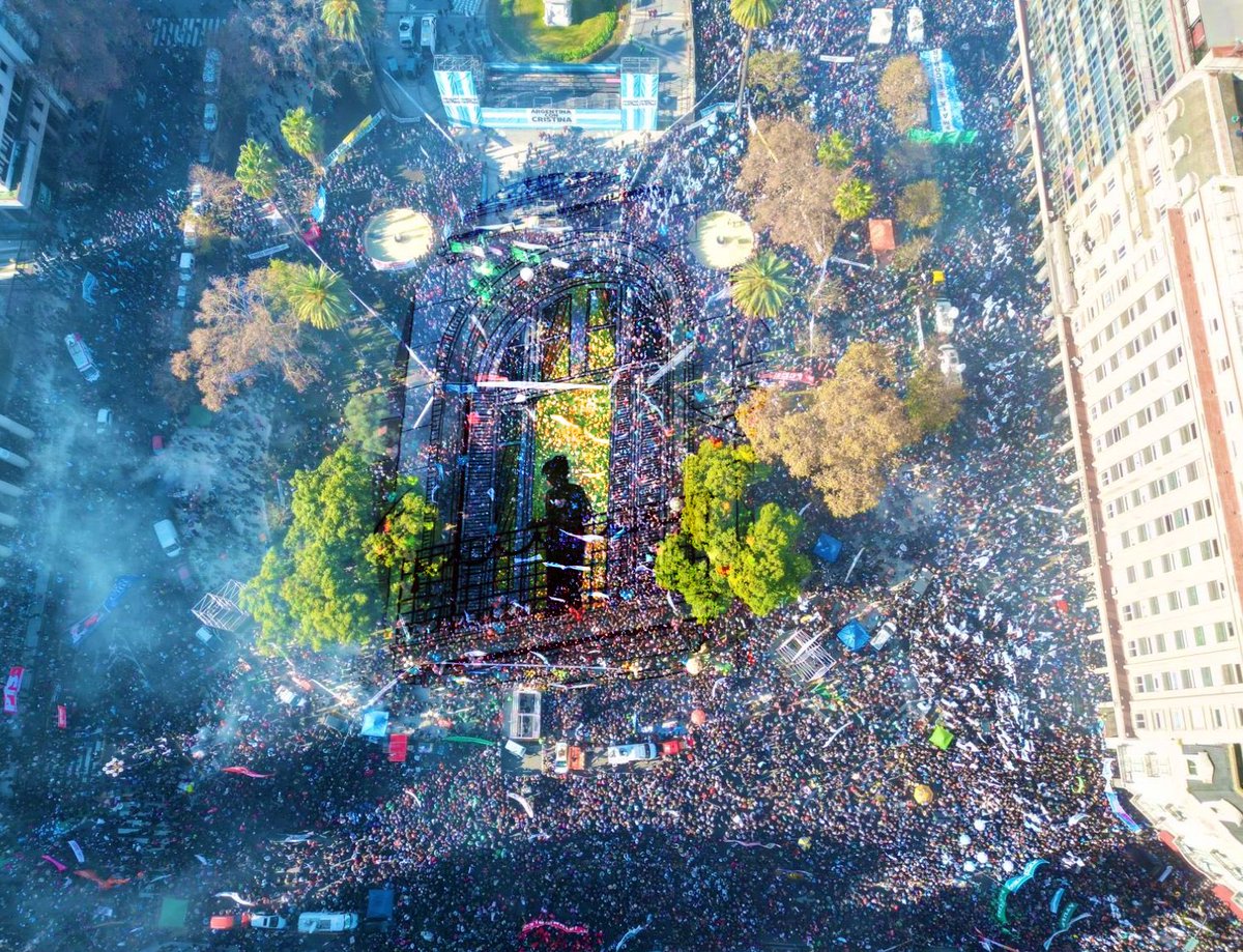 MÁS DE UN MILLÓN DE PERSONAS EN PLAZA DE MAYO, PERO EN REALIDAD FUE MÁS DE 5 MILLONES EN TODO EL PAÍS QUE SALIÓ A MARCHAR, ESCUCHO EL AUDIO Y EL DISCURSO DE CRISTINA FERNÁNDEZ DE KIRCHNER. VAMOS A VOLVER, MILITEMOS A MÁS NO PODER X CFK✌️😎🇦🇷🏳️‍🌈🏳️‍⚧️😉👍