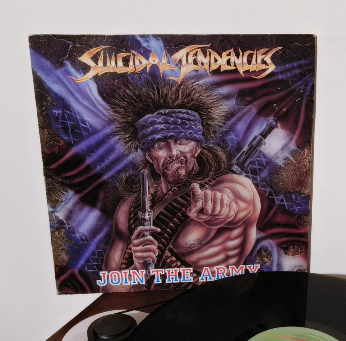 "I'll fight it with the band, right down 'till the end
Ask anyone I've met, this ain't no idle threat" 🍻

🇺🇸 SUICIDAL TENDENCIES: "Join the Army" (1987)

🎧 youtu.be/mXqwPRXth88?si…

#SuicidalTendencies #Metal #vinylrecords #Hardcore #NowPlaying #MetalTwitter #Playlist #vinyl