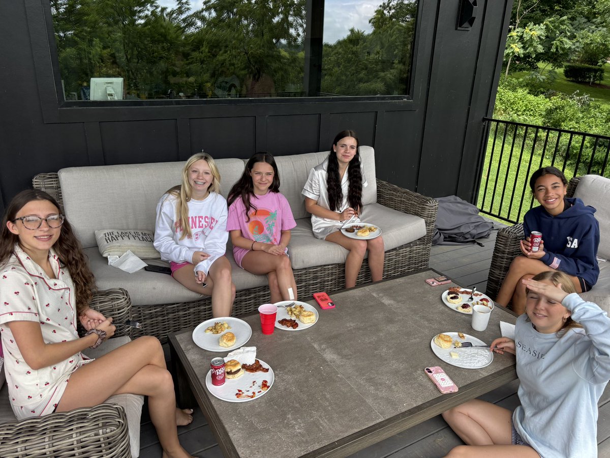We had the best few days down at Tim’s Ford Lake for our first ever team bonding retreat. 🌊 Lots of fun memories and friendships made here!